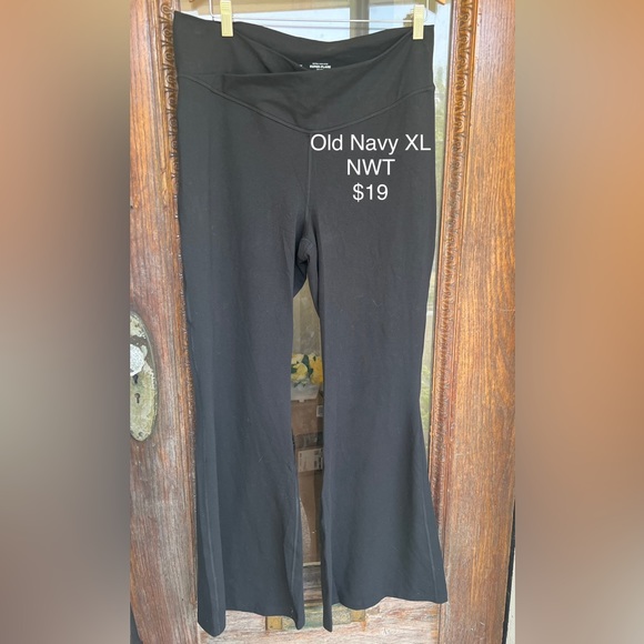 So cute, and super stylish. Flared black leggings - Picture 1 of 1